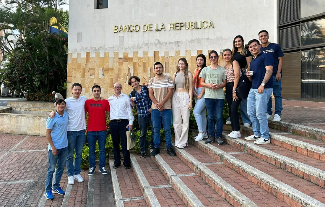 Visita al Banco de la República: estudiantes de Economía se sumergieron en el corazón financiero de la región