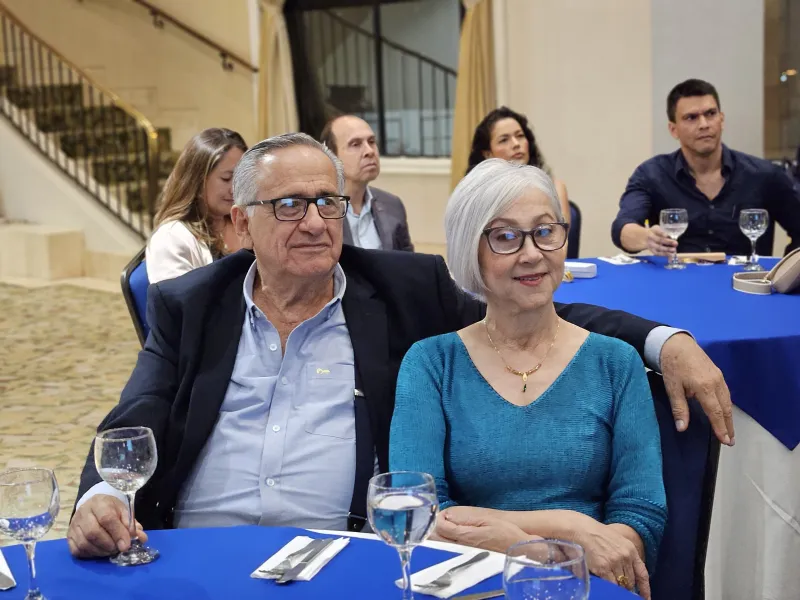 Egresados de Ingeniería Industrial se reúnen para fortalecer lazos y celebrar su legado